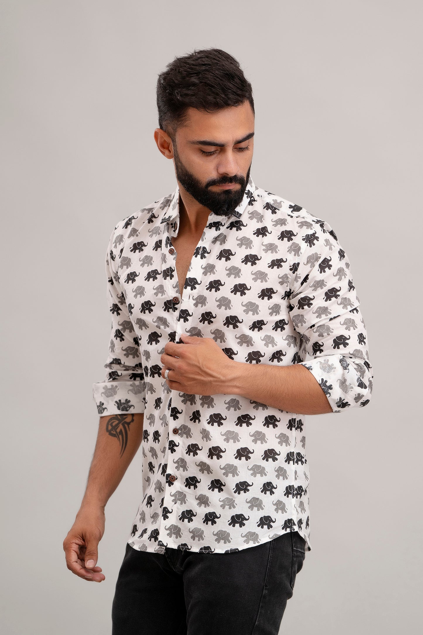 SANGANERI PRINT BLACK AND WHITE ELEPHANT PRINT