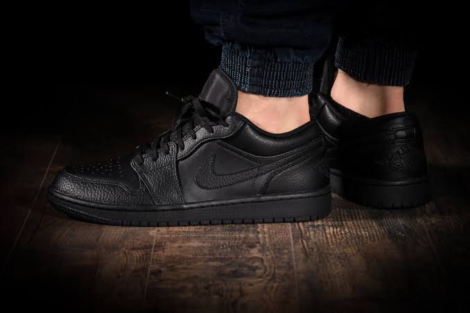 AF1 FULL BLACK LOW