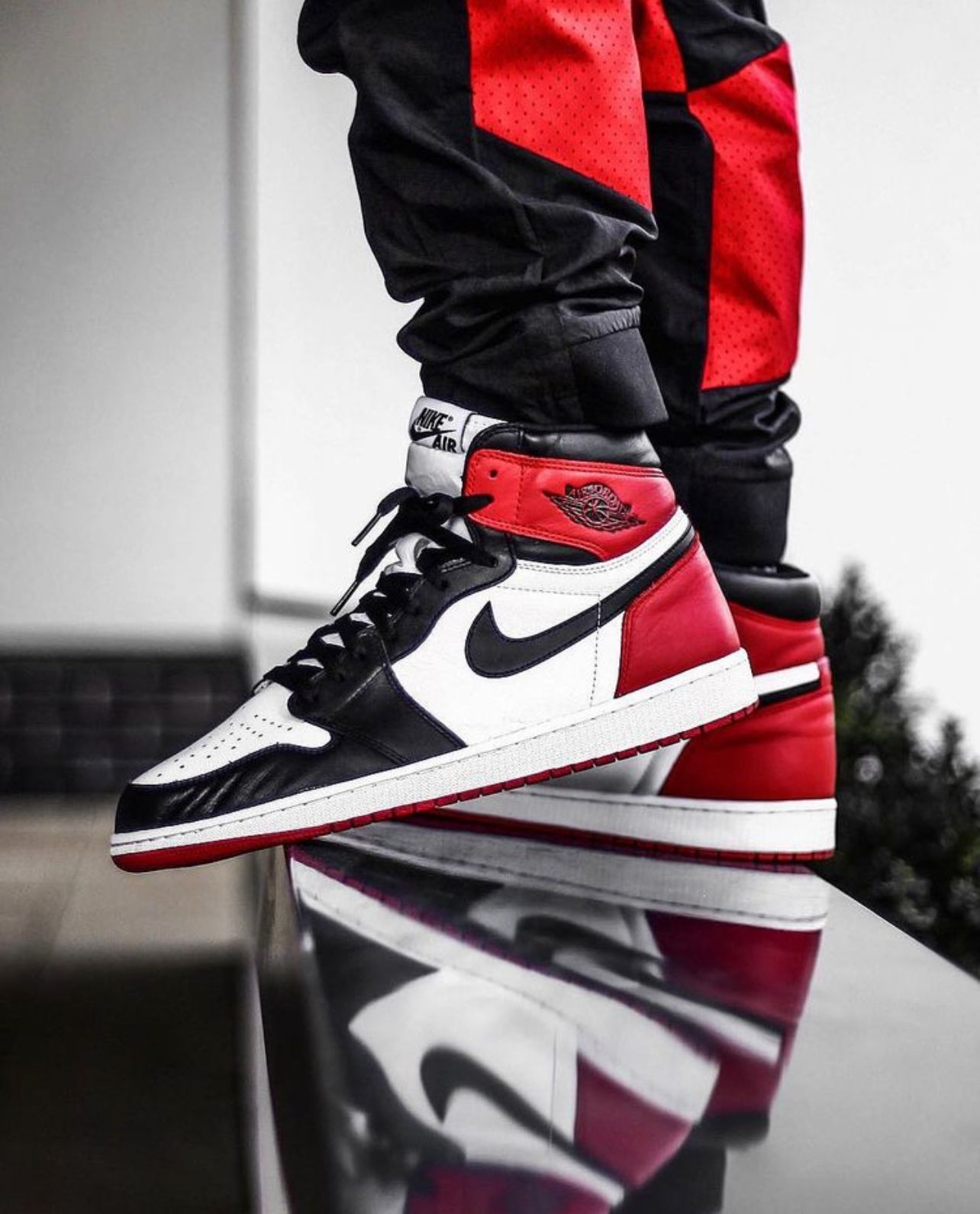 AF1 HIGH BLACK WHITE RED