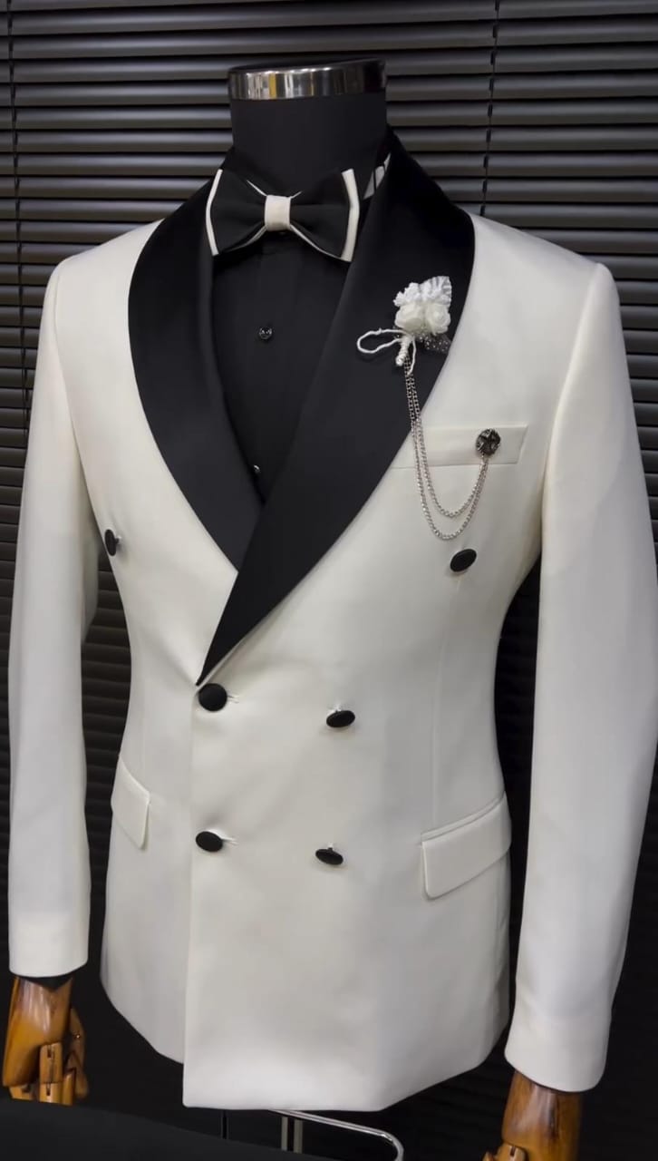 MEN'S WHITE FOUR BUTTON TUXEDO