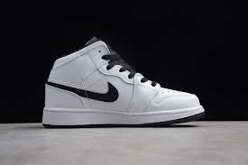White with black nike tag af1